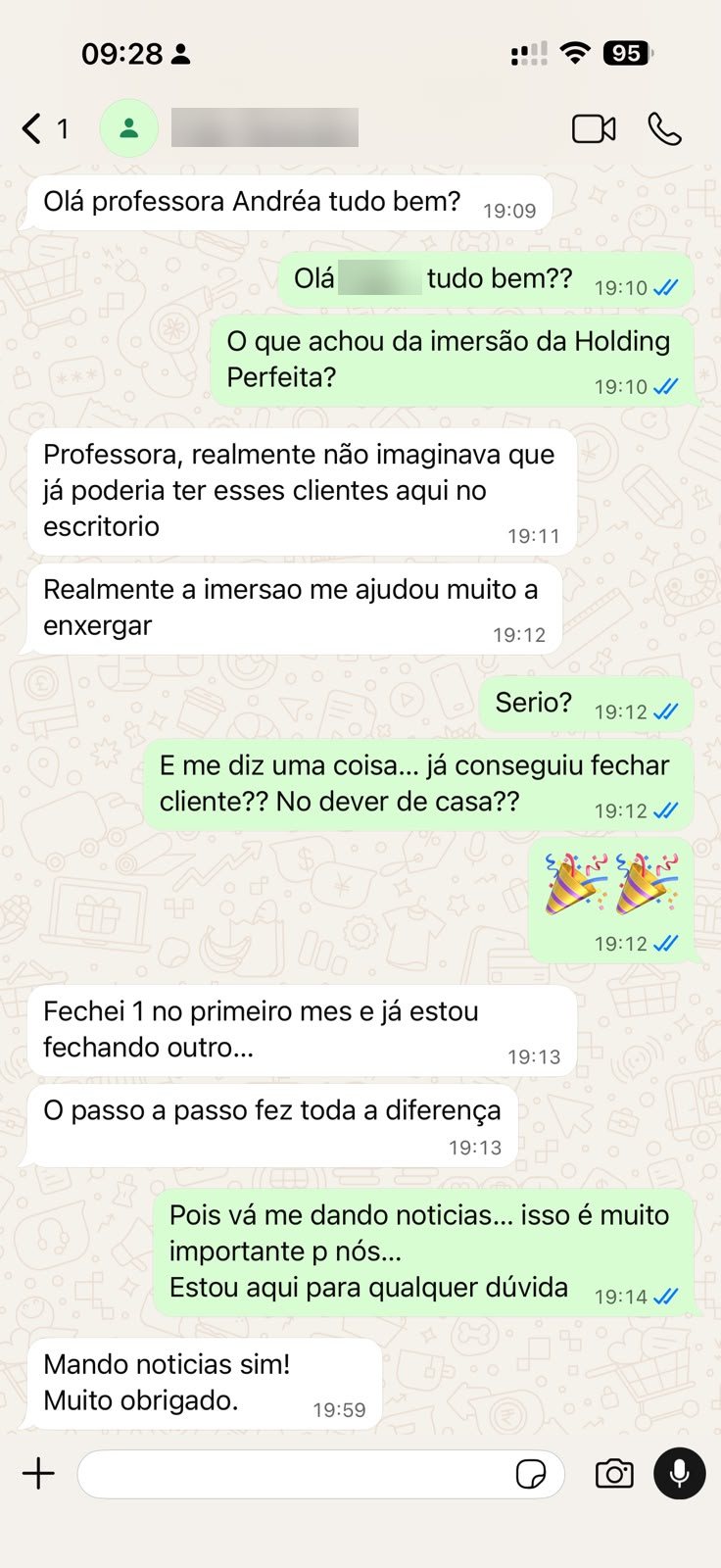 Conversa de WhatsApp: participante conta que não imaginava já ter esses clientes no escritório e que fechou o primeiro contrato no primeiro mês.