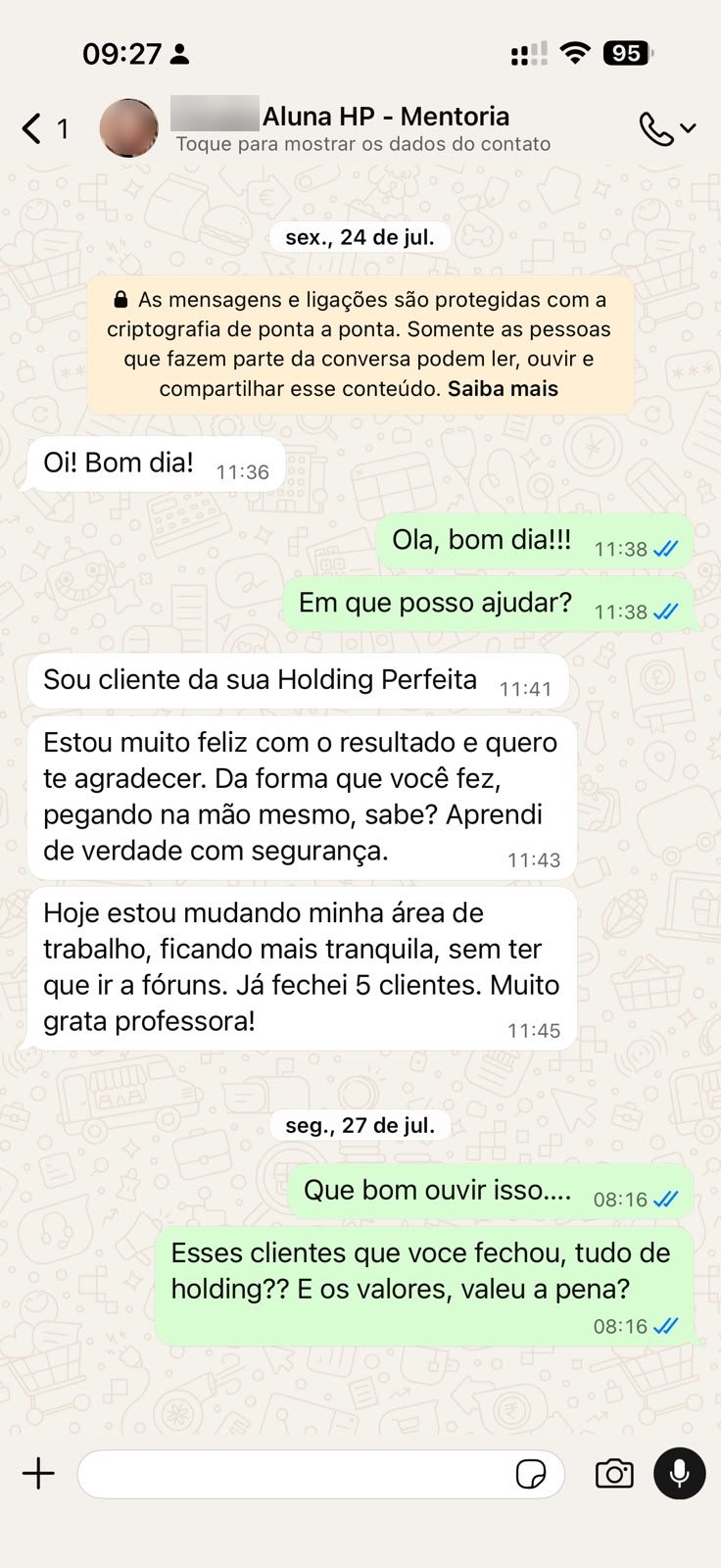 Conversa de WhatsApp: aluna agradece, conta que mudou de área de trabalho e que já fechou cinco clientes.